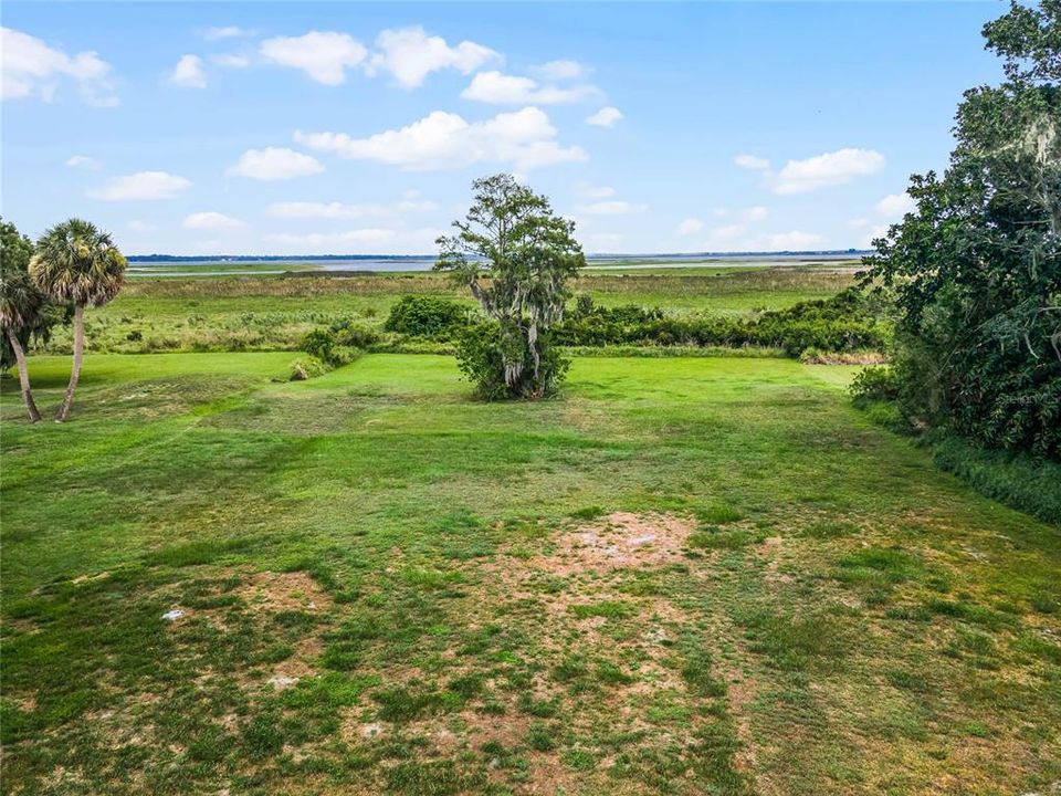 На продажу: $259,900 (0.52 acres)