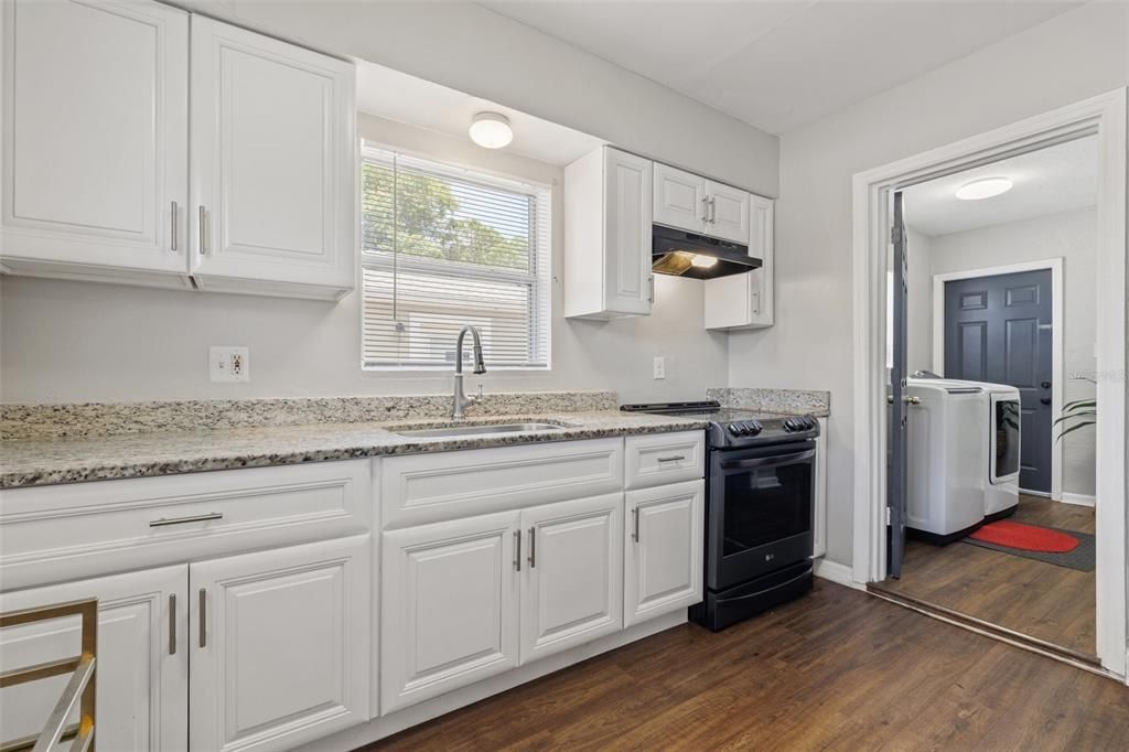 For Sale: $298,500 (2 beds, 1 baths, 1172 Square Feet)