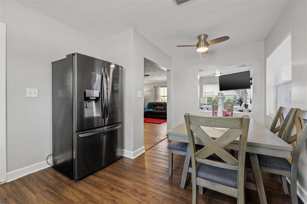 For Sale: $317,500 (2 beds, 1 baths, 1172 Square Feet)