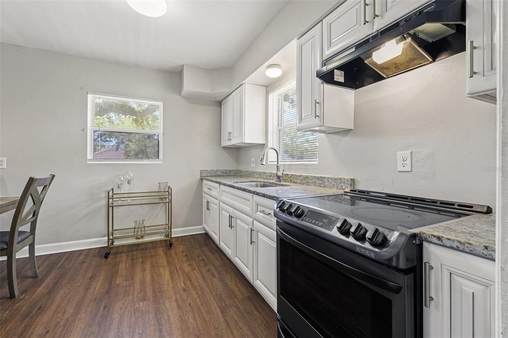 For Sale: $298,500 (2 beds, 1 baths, 1172 Square Feet)