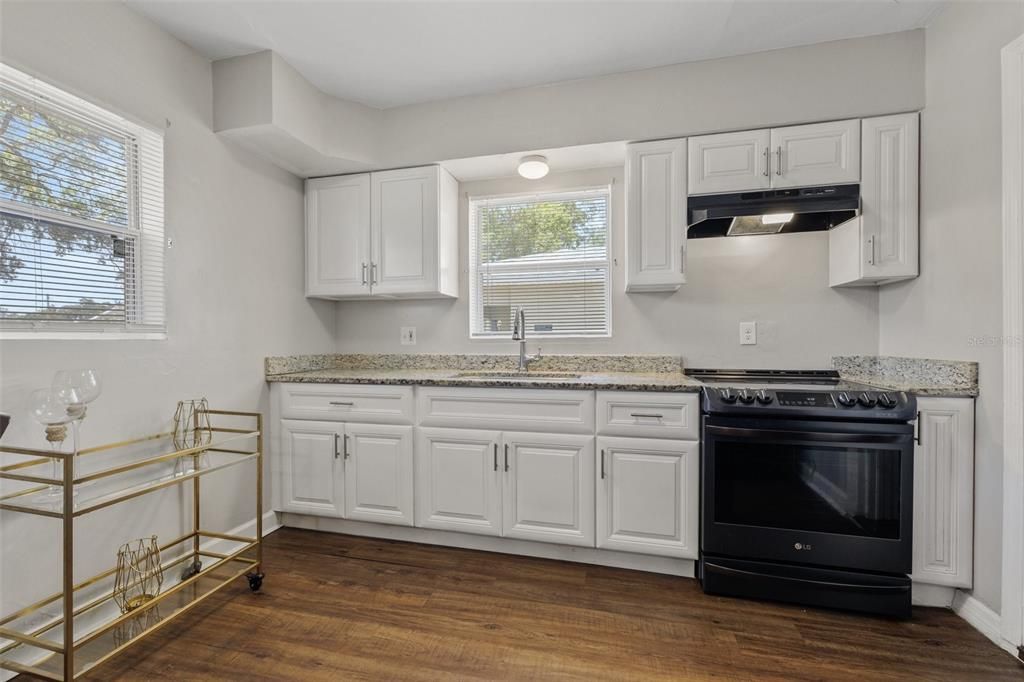 For Sale: $298,500 (2 beds, 1 baths, 1172 Square Feet)