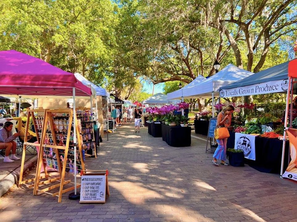 Weekly farmers market in downtown Windermere