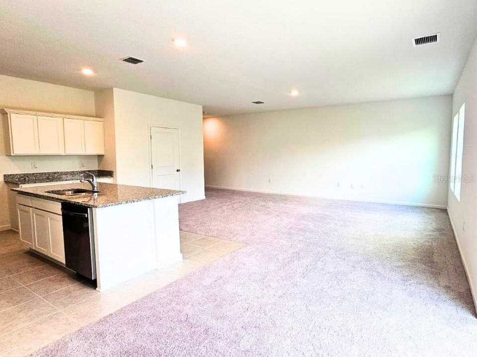 For Rent: $2,550 (4 beds, 2 baths, 2121 Square Feet)