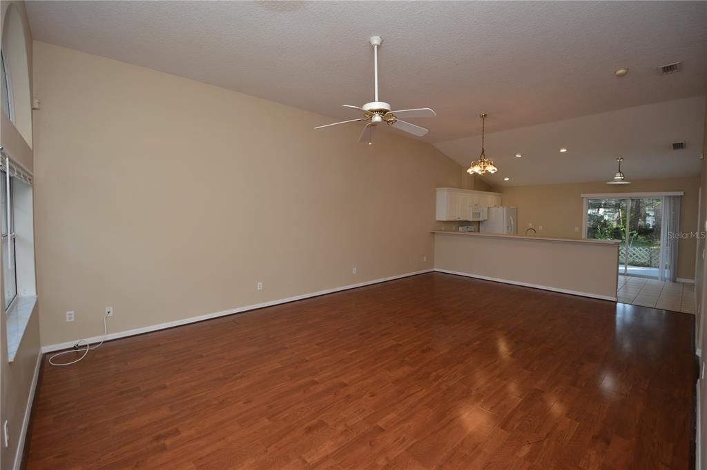 For Rent: $1,798 (3 beds, 2 baths, 1313 Square Feet)