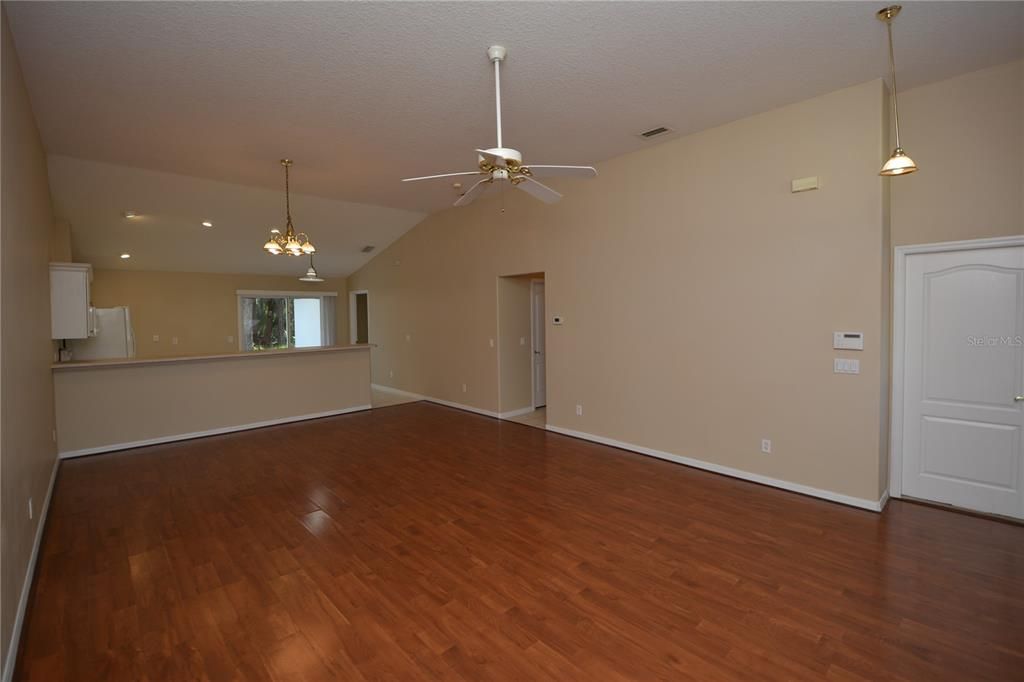 For Rent: $1,798 (3 beds, 2 baths, 1313 Square Feet)