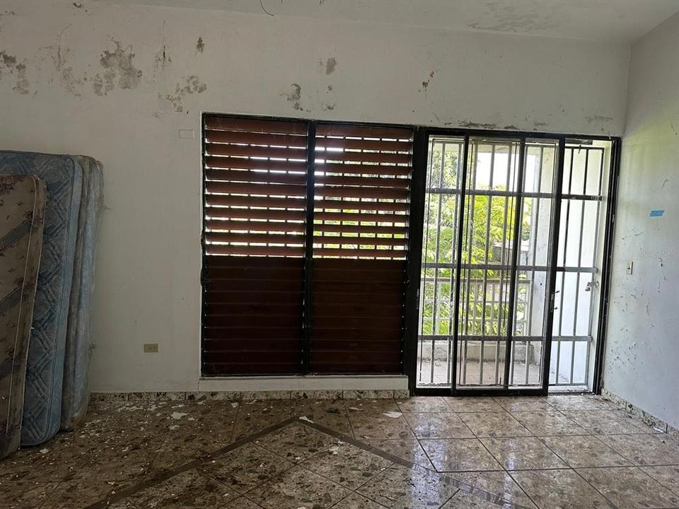 Activo con contrato: $287,000 (3 camas, 2 baños, 2637 Pies cuadrados)