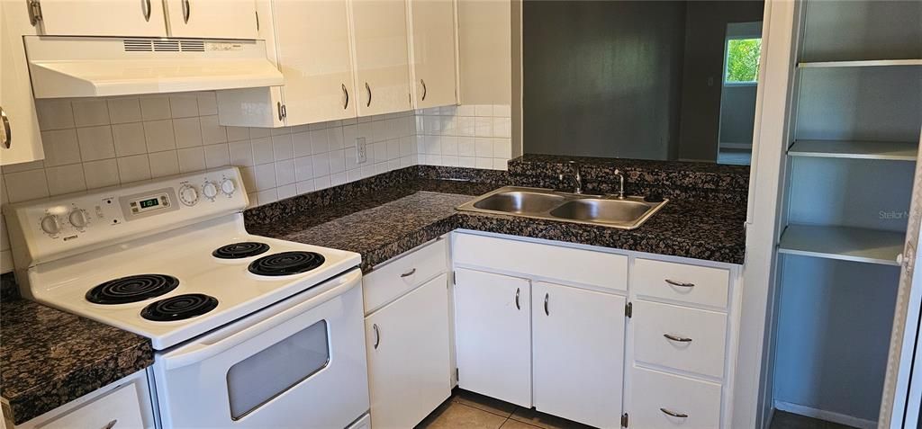 For Rent: $1,700 (2 beds, 2 baths, 963 Square Feet)