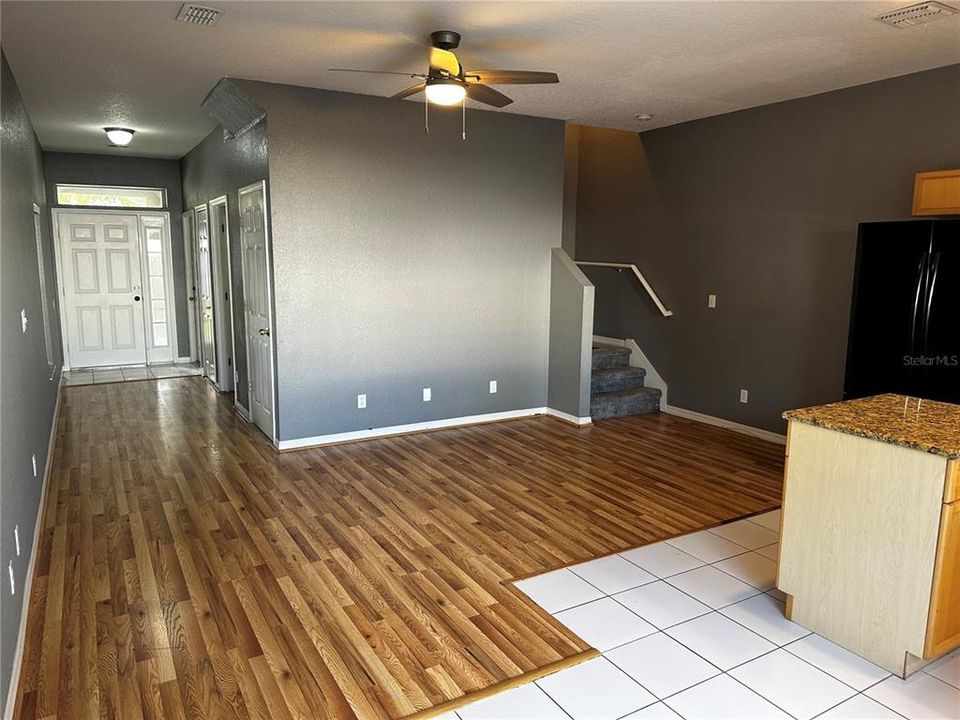 For Sale: $275,000 (2 beds, 2 baths, 1350 Square Feet)
