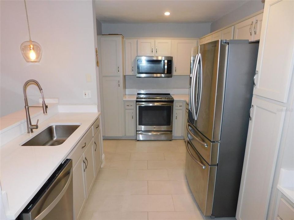 For Rent: $3,000 (2 beds, 2 baths, 1210 Square Feet)