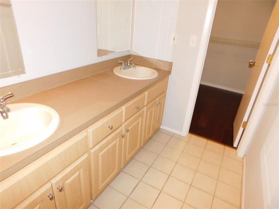 For Rent: $3,000 (2 beds, 2 baths, 1210 Square Feet)