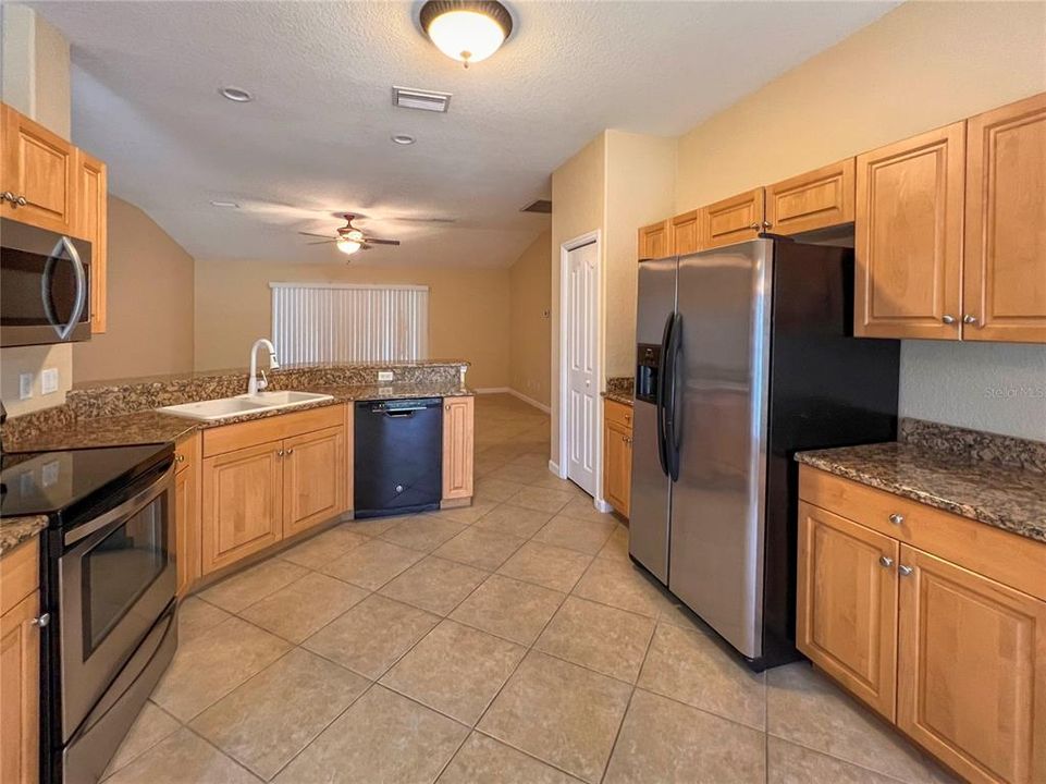 For Rent: $2,195 (3 beds, 2 baths, 1537 Square Feet)