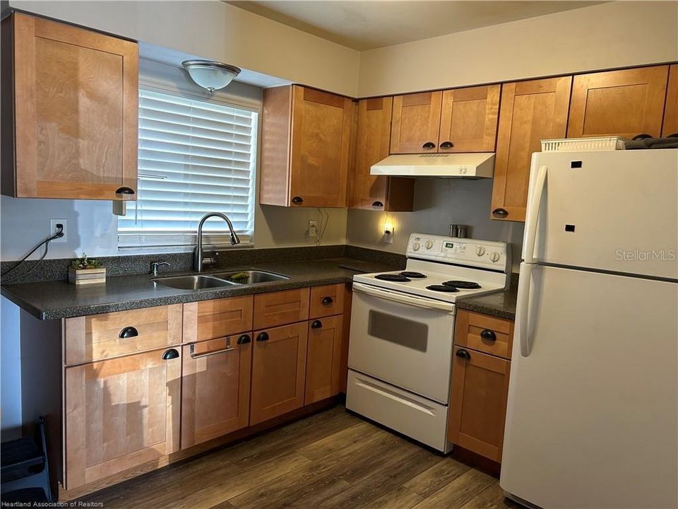 For Sale: $234,000 (3 beds, 1 baths, 1008 Square Feet)