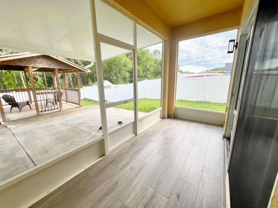 En Venta: $398,000 (4 camas, 2 baños, 1936 Pies cuadrados)