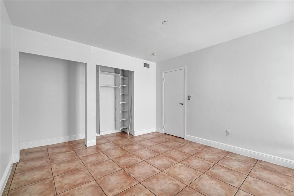 For Sale: $279,900 (2 beds, 2 baths, 954 Square Feet)