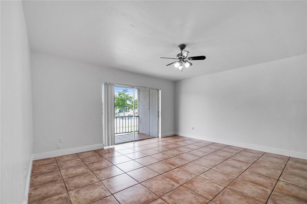 For Sale: $279,900 (2 beds, 2 baths, 954 Square Feet)