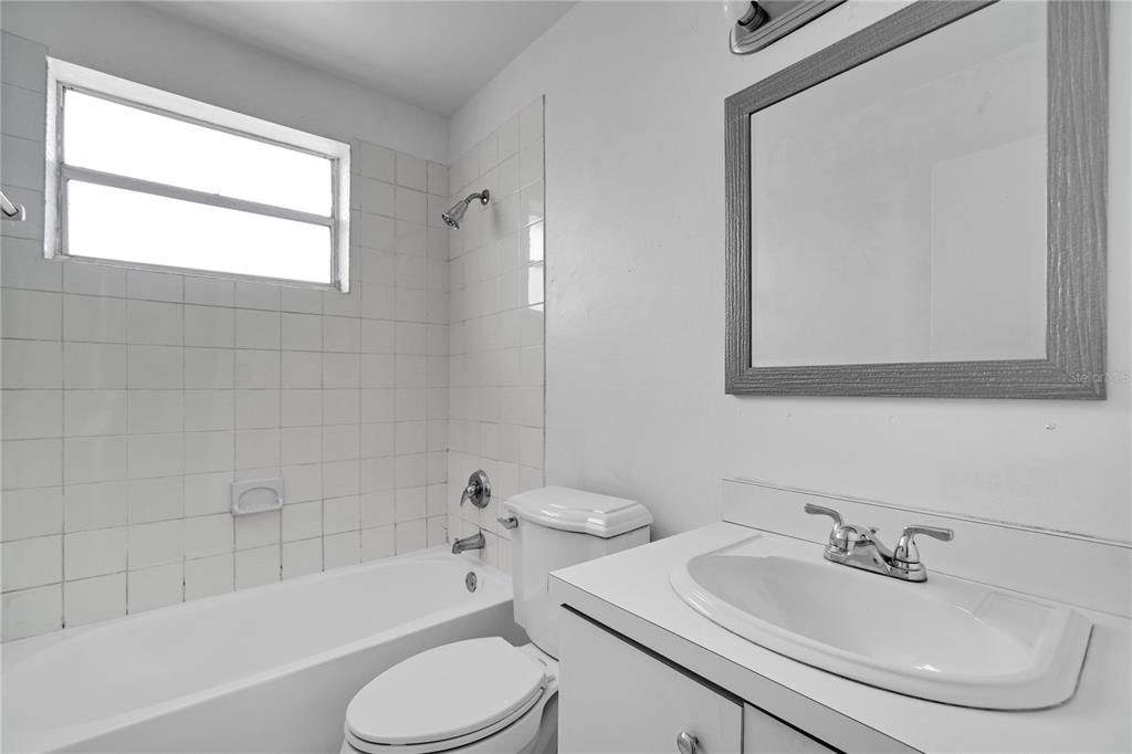 For Sale: $279,900 (2 beds, 2 baths, 954 Square Feet)