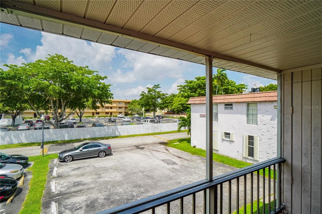 For Sale: $279,900 (2 beds, 2 baths, 954 Square Feet)