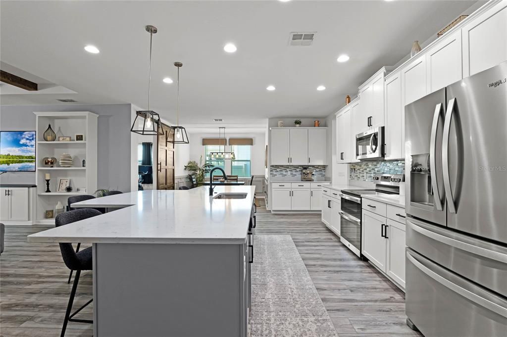 Active With Contract: $565,000 (4 beds, 3 baths, 2822 Square Feet)