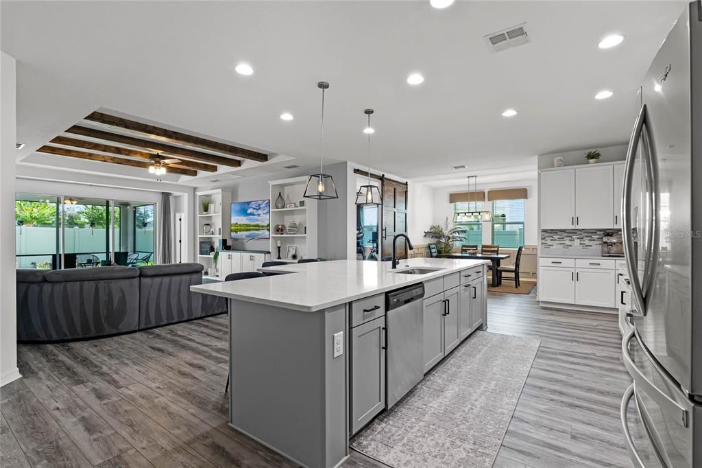 Active With Contract: $565,000 (4 beds, 3 baths, 2822 Square Feet)