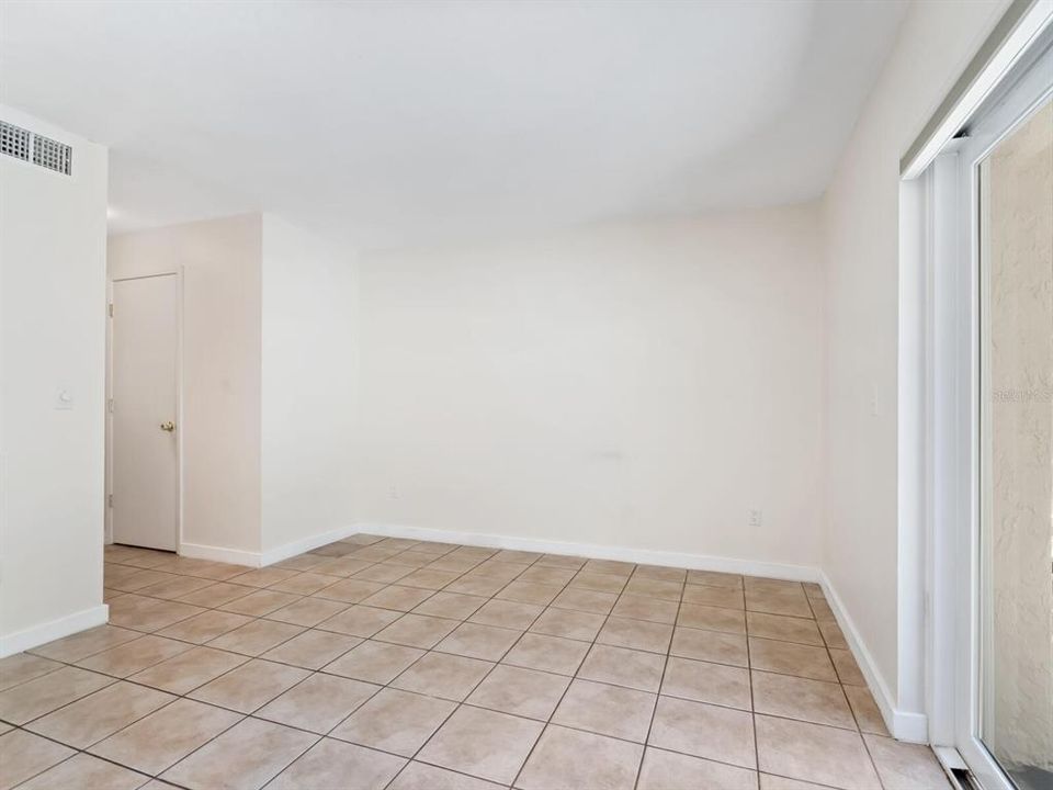 For Sale: $189,900 (2 beds, 1 baths, 1072 Square Feet)