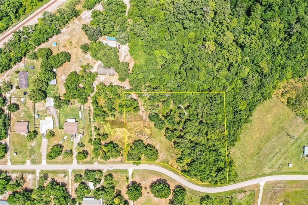 На продажу: $189,900 (2.77 acres)