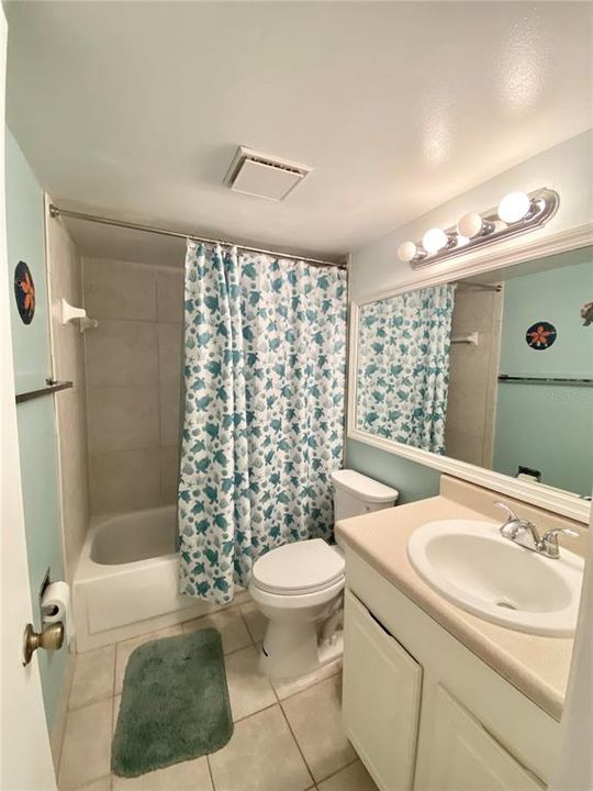 For Sale: $375,000 (1 beds, 1 baths, 636 Square Feet)