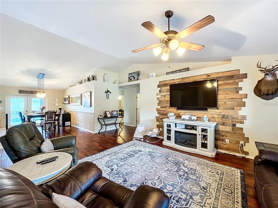 Active With Contract: $399,900 (4 beds, 2 baths, 1921 Square Feet)