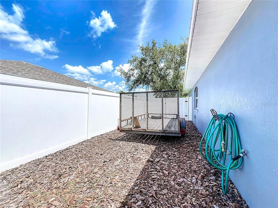 Active With Contract: $399,900 (4 beds, 2 baths, 1921 Square Feet)