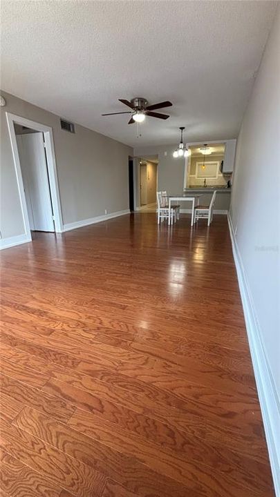 For Sale: $249,000 (2 beds, 2 baths, 874 Square Feet)