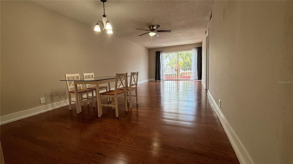 For Sale: $249,000 (2 beds, 2 baths, 874 Square Feet)