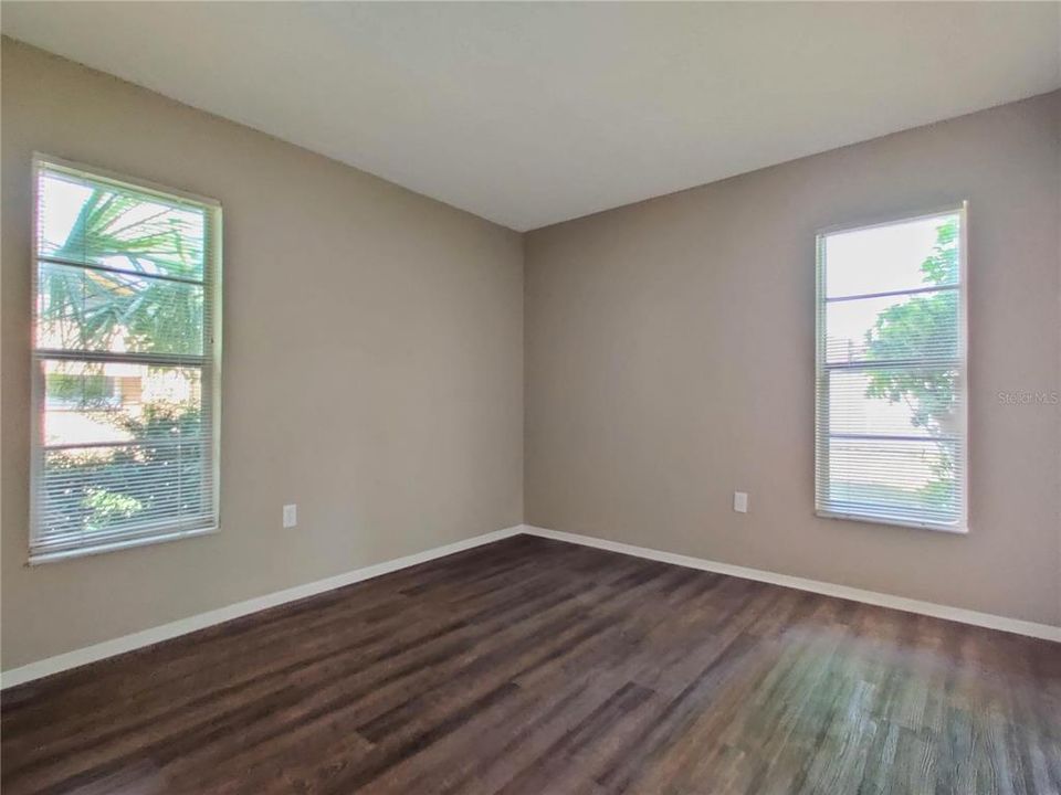 Active With Contract: $2,295 (2 beds, 2 baths, 1195 Square Feet)