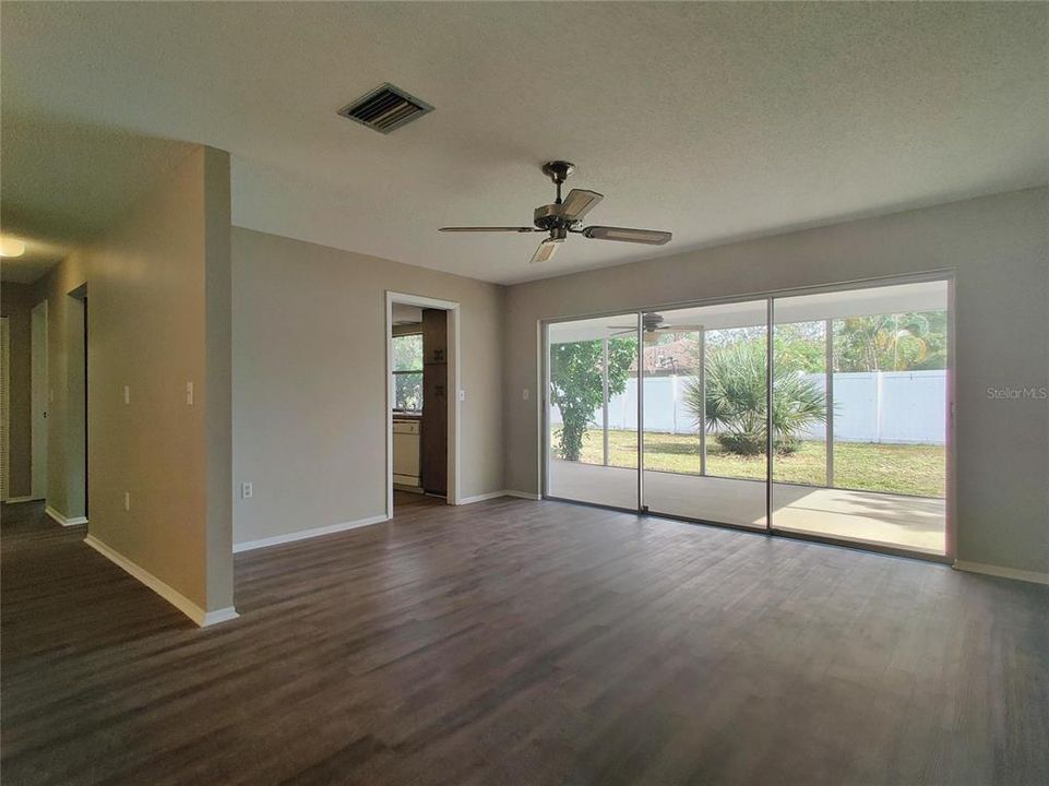 Active With Contract: $2,295 (2 beds, 2 baths, 1195 Square Feet)