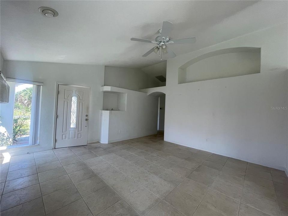 For Rent: $2,750 (3 beds, 2 baths, 1286 Square Feet)