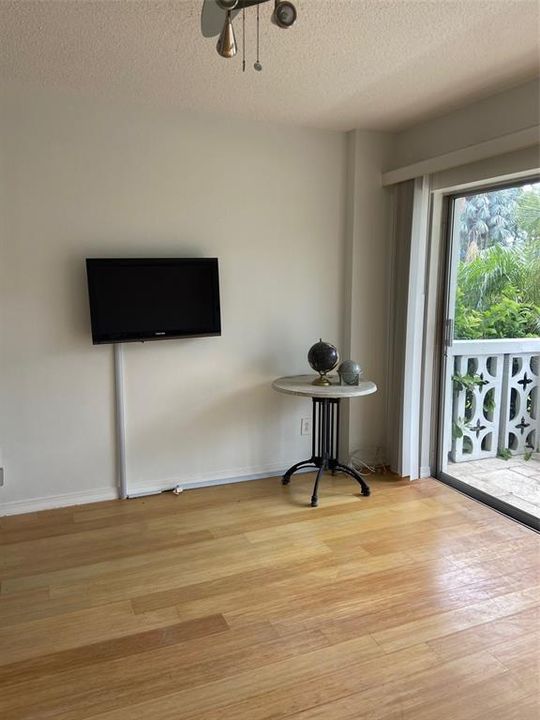 For Rent: $3,000 (1 beds, 1 baths, 775 Square Feet)