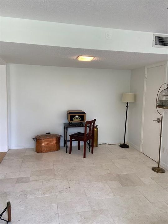 For Rent: $2,800 (1 beds, 1 baths, 775 Square Feet)