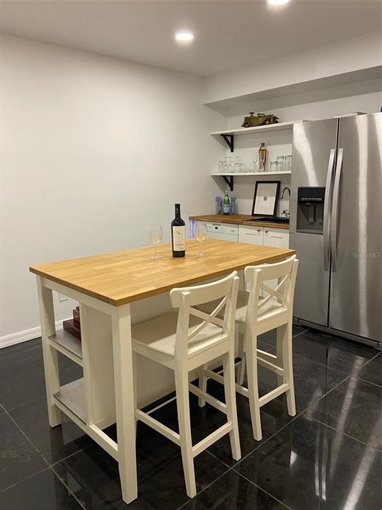 For Rent: $3,000 (1 beds, 1 baths, 775 Square Feet)