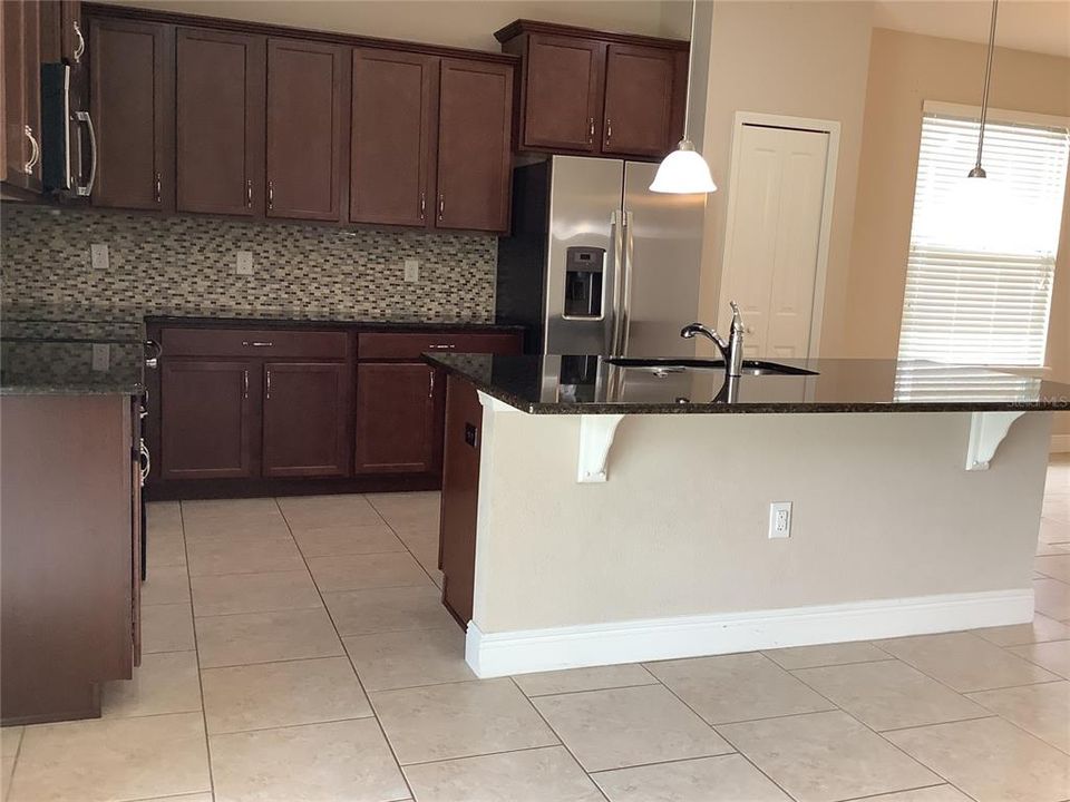 For Rent: $2,589 (3 beds, 2 baths, 2009 Square Feet)