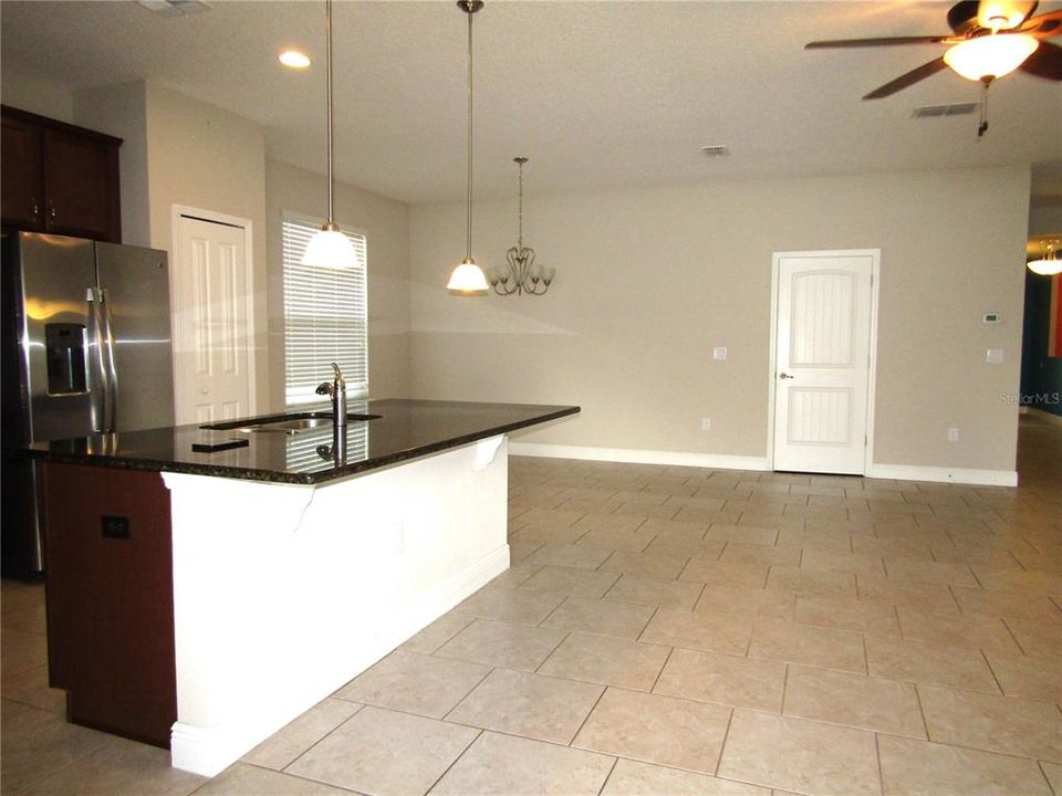 For Rent: $2,589 (3 beds, 2 baths, 2009 Square Feet)