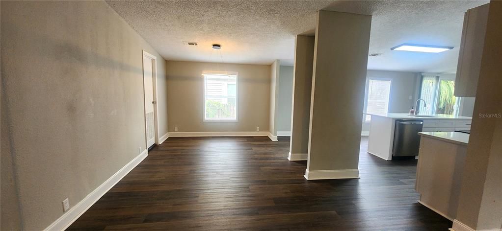 Active With Contract: $209,900 (3 beds, 2 baths, 1736 Square Feet)