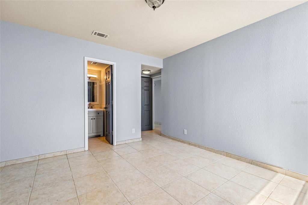 For Rent: $2,600 (2 beds, 2 baths, 838 Square Feet)