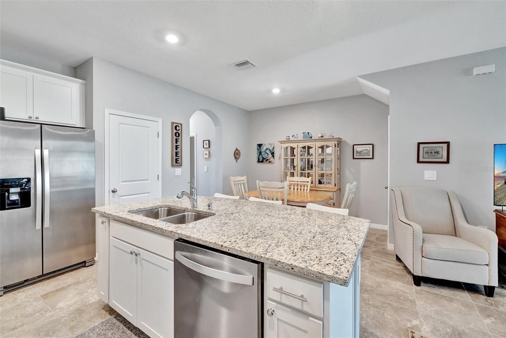 Active With Contract: $380,000 (3 beds, 2 baths, 1724 Square Feet)