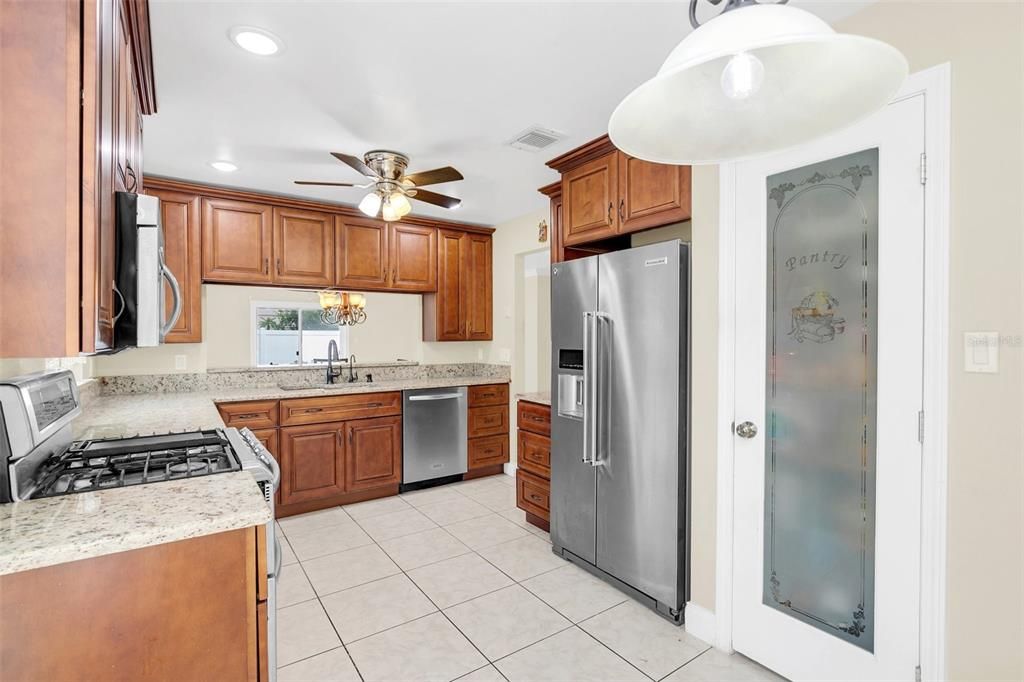 For Sale: $369,000 (3 beds, 2 baths, 1410 Square Feet)