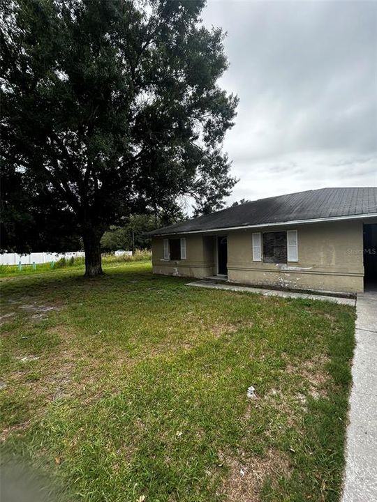 Active With Contract: $164,900 (3 beds, 2 baths, 1065 Square Feet)