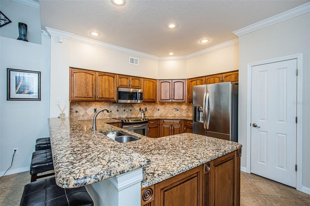 KITCHEN BREAKFAST BAR