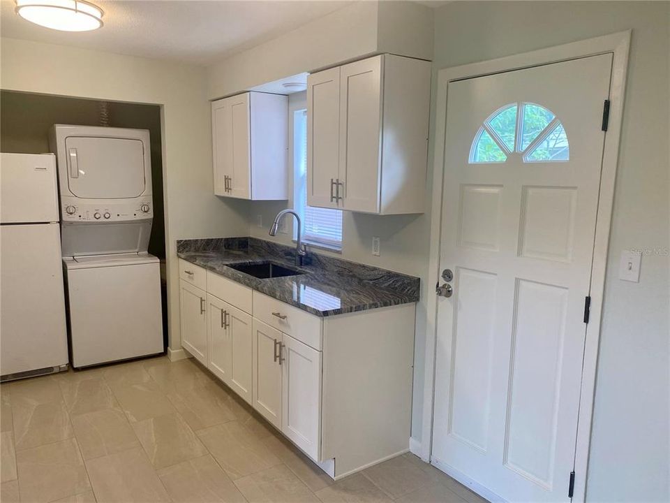For Rent: $1,650 (2 beds, 1 baths, 875 Square Feet)