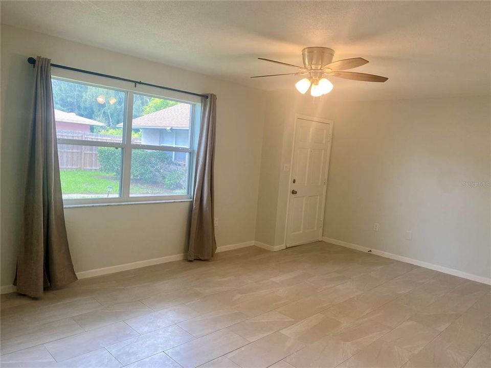 For Rent: $1,600 (2 beds, 1 baths, 875 Square Feet)