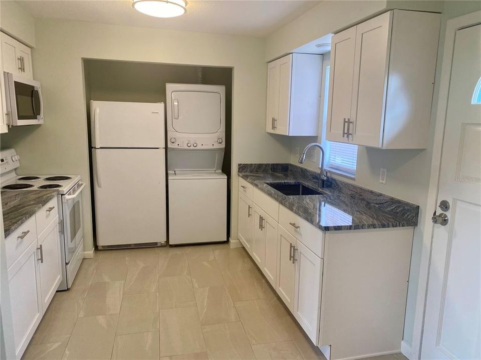 For Rent: $1,600 (2 beds, 1 baths, 875 Square Feet)