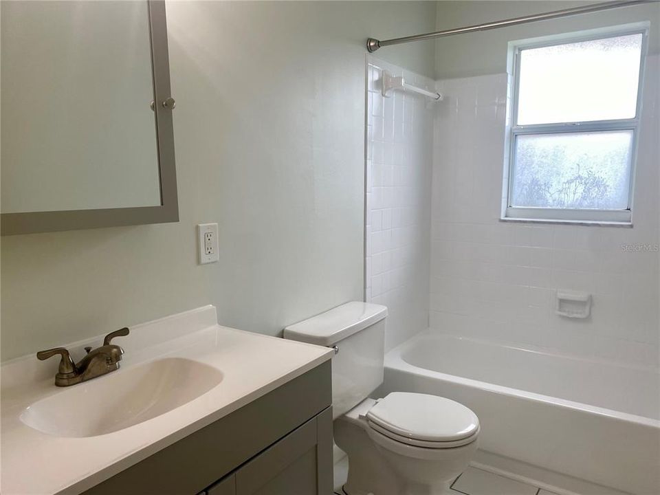 For Rent: $1,600 (2 beds, 1 baths, 875 Square Feet)