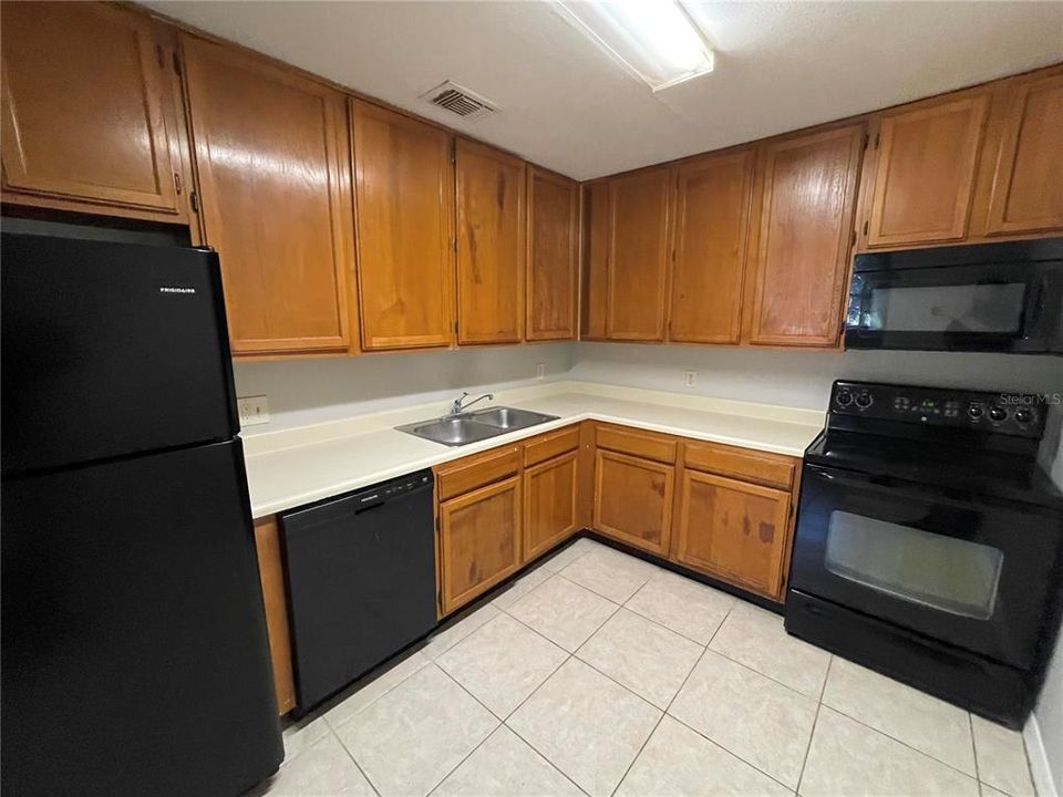 For Sale: $145,000 (2 beds, 2 baths, 1165 Square Feet)