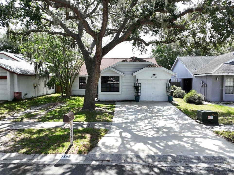 For Sale: $325,000 (3 beds, 2 baths, 1289 Square Feet)